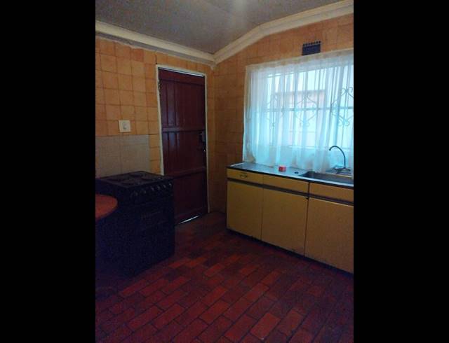 2 BEDROOM HOUSE FOR SALE IN MOROKA